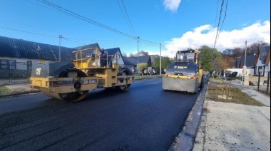 Nueva calle pavimentada en la ciudad