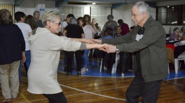 Los adultos mayores disfrutaron del encuentro que les propicia la Municipalidad