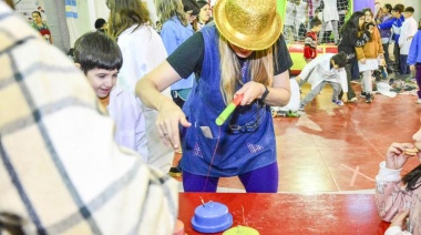 La kermesse municipal "La vida es una sonrisa" visitó la escuela 48 en su aniversario