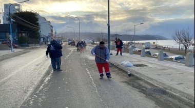 Operativo de limpieza en veredas y cordones de calles