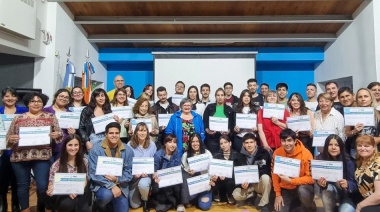 Mas de 200 vecinos finalizaron los Cursos de Idioma del Municipio