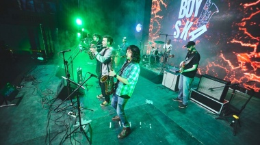 La "Noche de Rock" hizo vibrar al Cochocho Vargas en la penúltima jornada de la Noche mas Larga