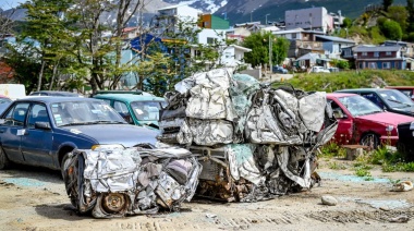 Ushuaia avanza en la descontaminación : Se compactaron 54 Vehículos, sumando 115 toneladas de chatarra
