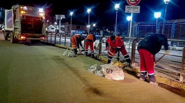 El Municipio continúa con la limpieza noctura en el centro de la ciudad