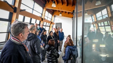 Funcionarios municipales y vecinos recorrieron los avances en las refacciones del natatorio de Andorra