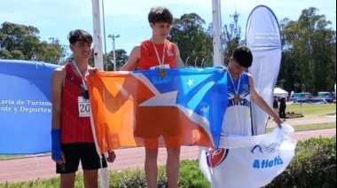 Uno De Antueno medalla de oro en Salto en Alto, Mahia Alonso oro en 200mts llanos