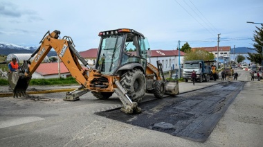 Recuperación vial: Se trabaja en el bacheo de Yaganes y Gobernador Paz