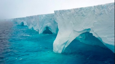 Un iceberg equivalente a 18 veces el tamaño de CABA se desprendió de la Antártida y navega a la deriva