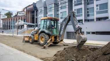 Continuando con el Plan de Obras, se trabaja en la calle Lugones, para su repavimentación