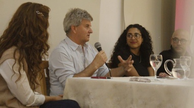 Profesionales, científicos y vecinos participaron de la charla “Identidad Bicontinental”