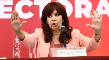 Cristina Kirchner criticó el plan económico del Gobierno: "A la mayoría de los argentinos no le alcanza la guita para nada"