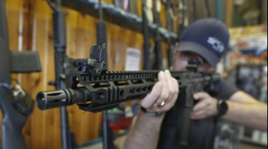 Milei habilitó un régimen para que civiles puedan comprar armas de guerra