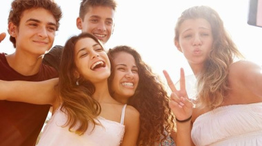 Jóvenes sin sexo: la nueva generación que elige otros placeres