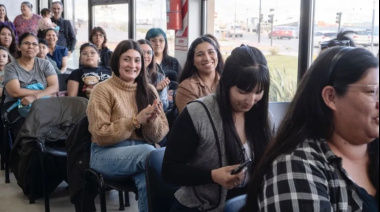 "Mujeres en Marcha": Más de 50 mujeres recibieron sus certificados  y  pueden fortalecer su autonomía económica