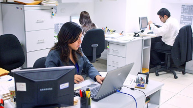 Borrador secreto de la reforma laboral: qué cambios se analizan para las vacaciones de los empleados