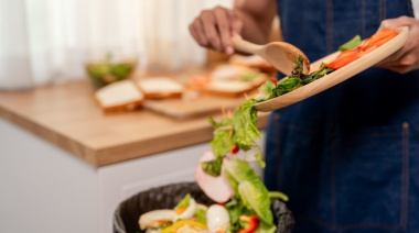 ¿Cuándo se debe tirar un alimento?