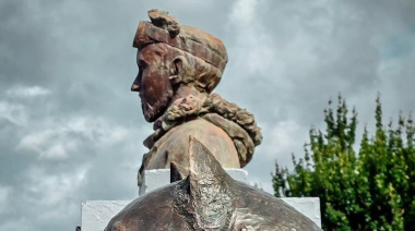 "Poncho", el heroico perro polar argentino, tiene su propia escultura en el Paseo de los Exploradores Antárticos