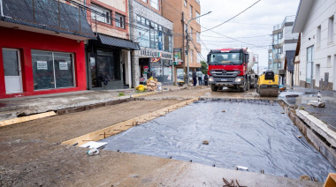 Hormigonaron el primer tramo de la calle Antártida Argentina