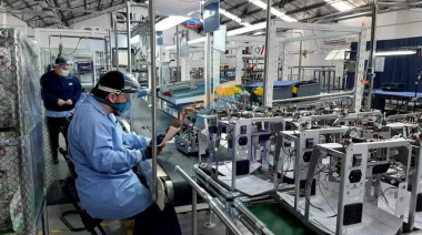 Crisis en la era Milei: la industria argentina pierde 160 empleos por día