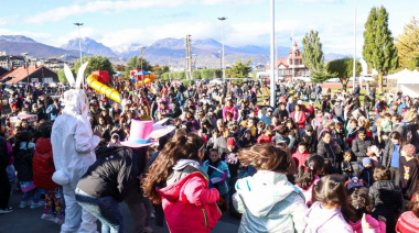 "Pascuas en la Plaza" fue la alegría de cientos de niños con sus familias