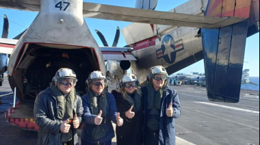 En un nuevo gesto de alineamiento con EE.UU., Milei visitó el portaaviones nuclear USS Nimitz en Mar Argentino