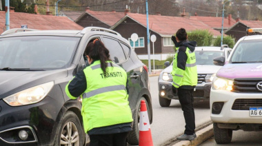 Realizan controles verificando el uso de cubiertas de invierno