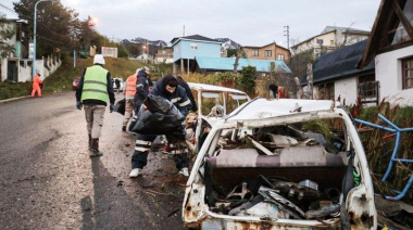 El Municipio retiró nuevos vehículos abandonados en Bahía Golondrina