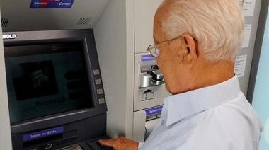 Clonación de tarjetas: así instalan chips ocultos en cajeros automáticos para robar tu dinero