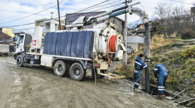 Realizan tareas preventivas y de mantenimiento en el sistema pluvial de la ciudad