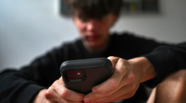 Alarmante: uno de cada cuatro adolescentes participó al menos de un reto viral en el último año