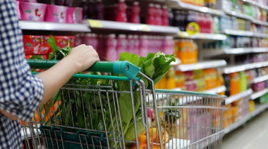 ¿La gente llega al día 20 del mes? Qué dicen los números sobre la idea que cuestionó Milei