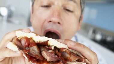 Los químicos que hacen que el tocino y otras carnes procesadas sean cancerígenas