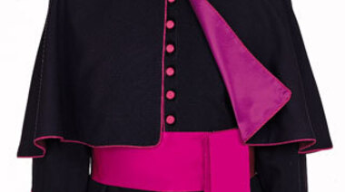 Que los sueldos de los obispos los pague la Iglesia, no el Estado