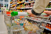 Una familia tipo necesita casi cuatro salarios mínimos para no caer en pobreza