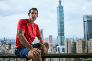 Quién es Alex Honnold, el “mejor escalador del mundo” que busca conquistar la cima del Taipei 101