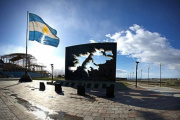 Denuncian que el Reino Unido roba en Malvinas más de 260.000 toneladas de recursos pesqueros argentinos por año