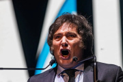 Milei furioso y a los gritos en una canal de TV: "Ni en pedo se va Adorni"
