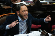 Acusan al Gobierno de pagar "sobresueldos" y los vincula a transferencias en criptomonedas