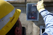 El Gobierno vetó la ley que prohibía cortes de luz, agua y gas durante el invierno