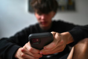 Alarmante: uno de cada cuatro adolescentes participó al menos de un reto viral en el último año