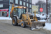 Intensifican el operativo invierno con limpieza de calles y veredas