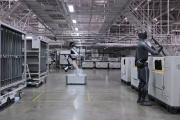 Xiaomi ya entrena robots humanoides en una fábrica real: trabajan al ritmo de una línea de coches y aciertan el 98% de las veces