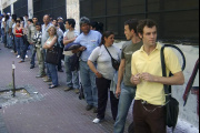 Se perdieron 241 mil empleos formales privados y hubo un fuerte deterioro del salario mínimo