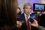 Caputo dice que se "desloma" como Adorni y le pidió "paciencia" a la gente