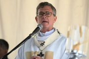 El Gobierno y la Iglesia, con plenas diferencias a un mes de la llegada del Papa