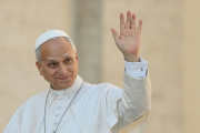 El Papa tuvo una "evolución posoperatoria normal": caminó por la habitación