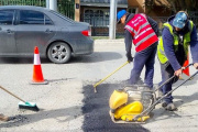 Se realizan trabajos de bacheo en distintos puntos la ciudad