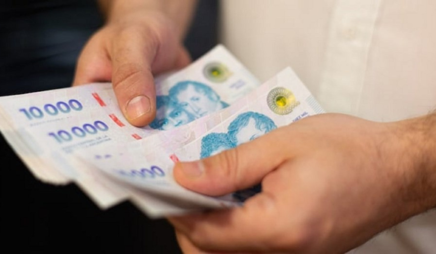 Salario mínimo: el Gobierno fijó aumentos escalonados hasta agosto de 2026