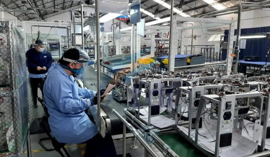 Crisis en la era Milei: la industria argentina pierde 160 empleos por día