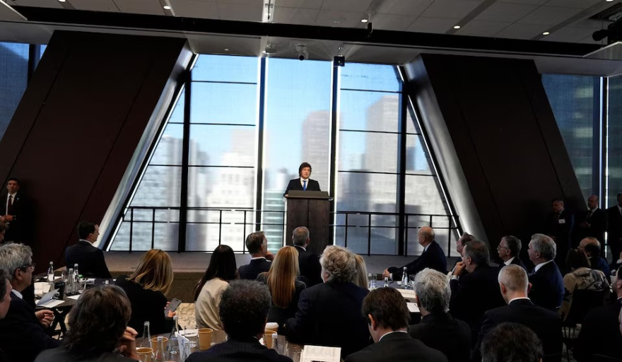 Milei aseguró que los empresarios que defienden la industria nacional son "unos chorros"